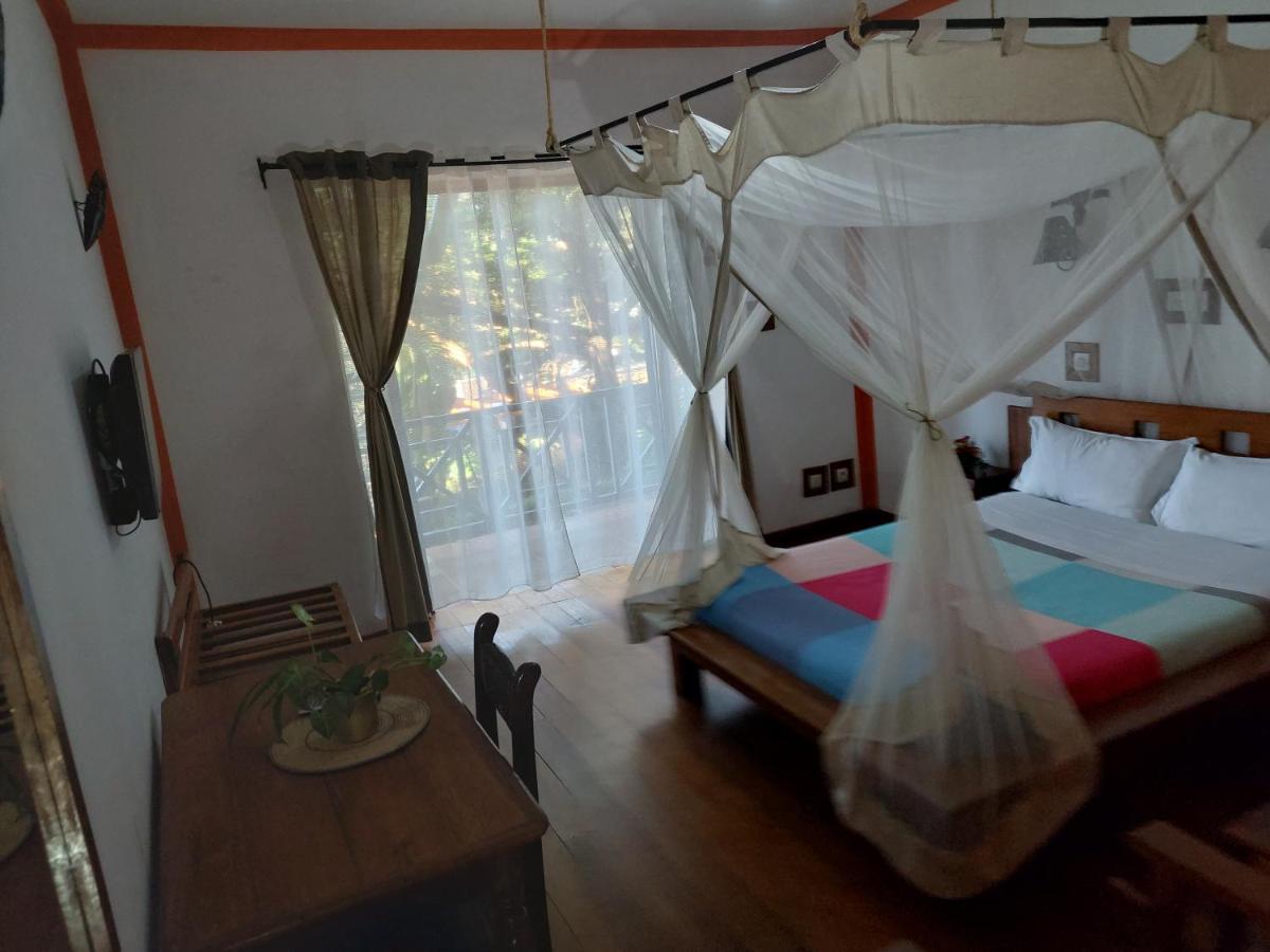 Island Continent Hotel Ivato  Екстериор снимка