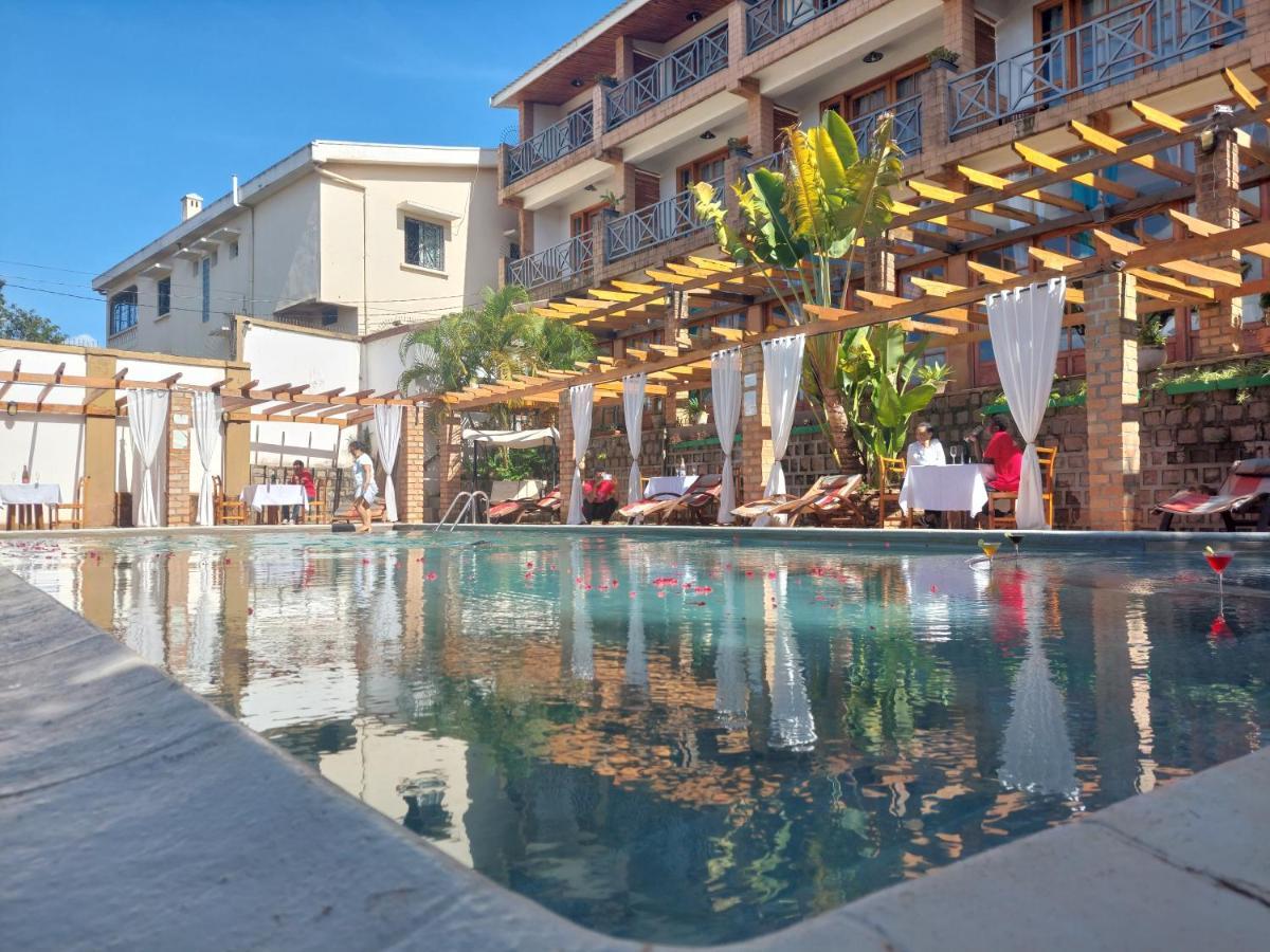 Island Continent Hotel Ivato  Екстериор снимка