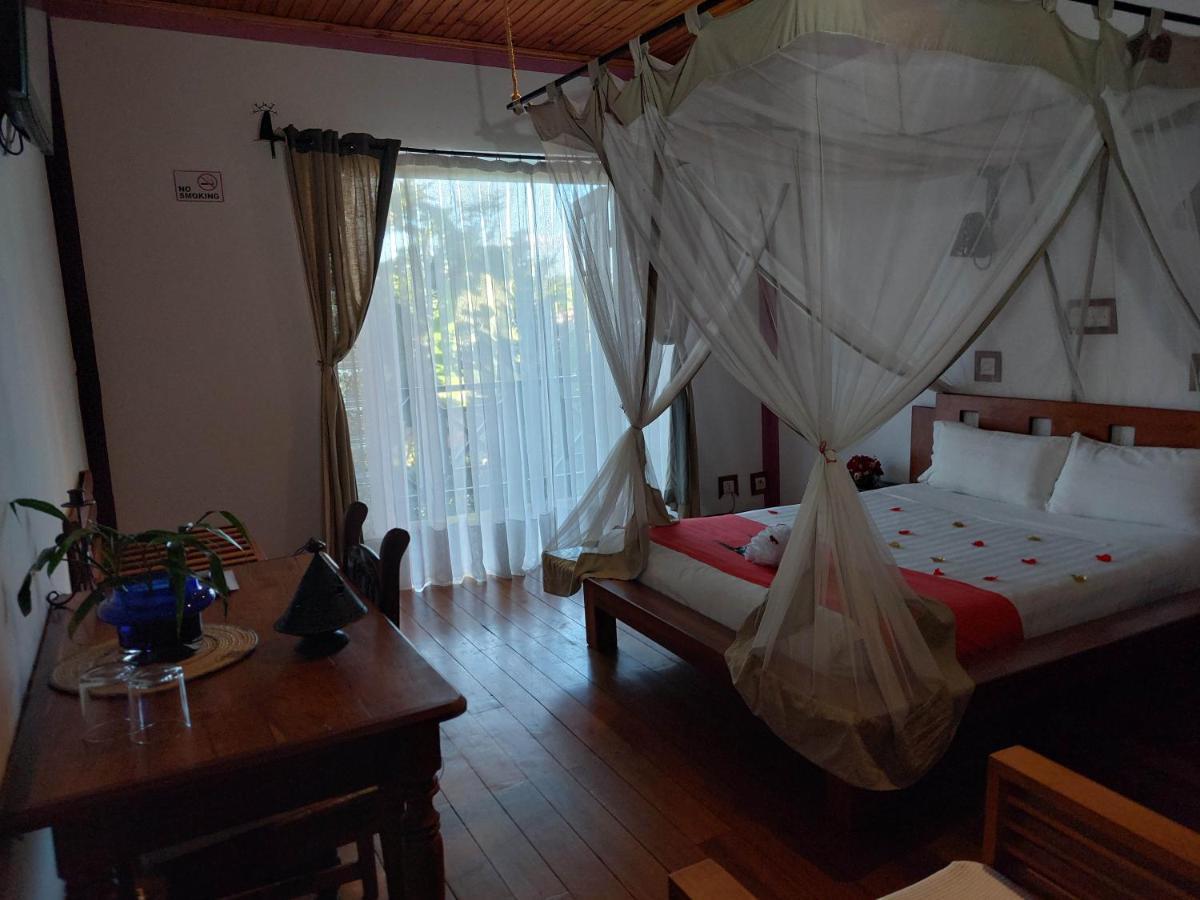 Island Continent Hotel Ivato  Екстериор снимка