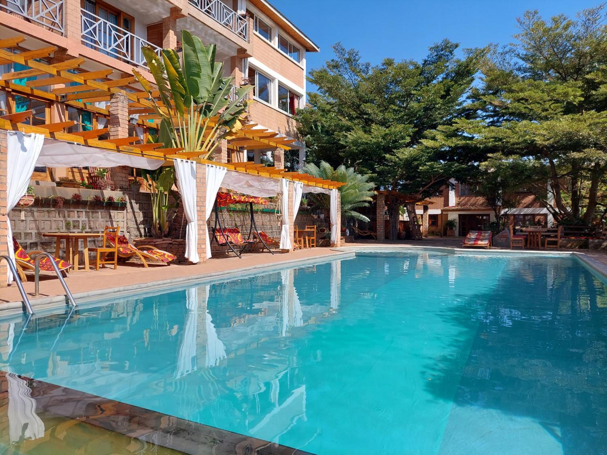 Island Continent Hotel Ivato  Екстериор снимка