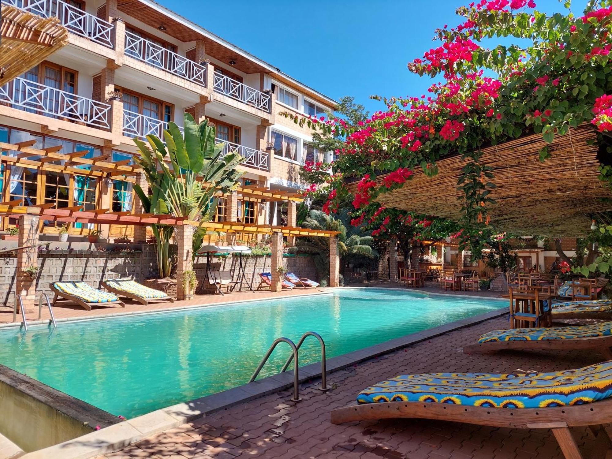 Island Continent Hotel Ivato  Екстериор снимка