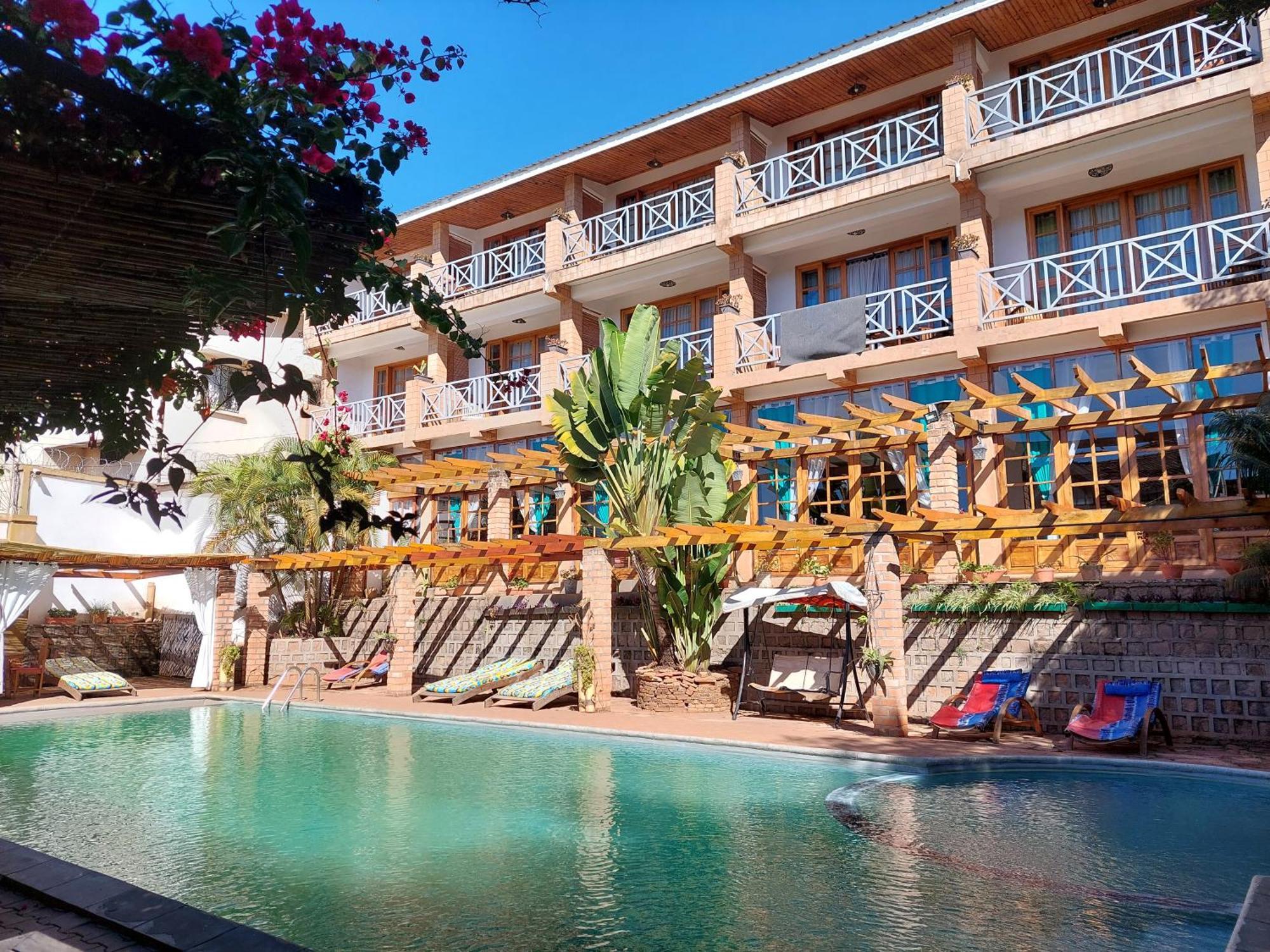 Island Continent Hotel Ivato  Екстериор снимка