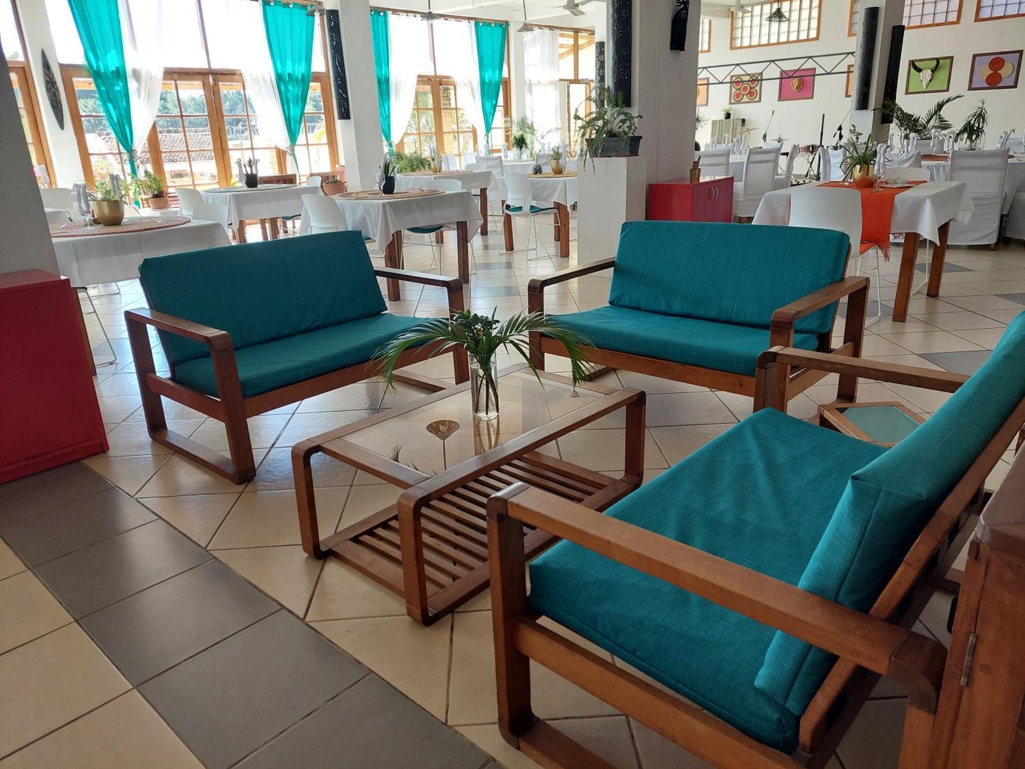 Island Continent Hotel Ivato  Екстериор снимка